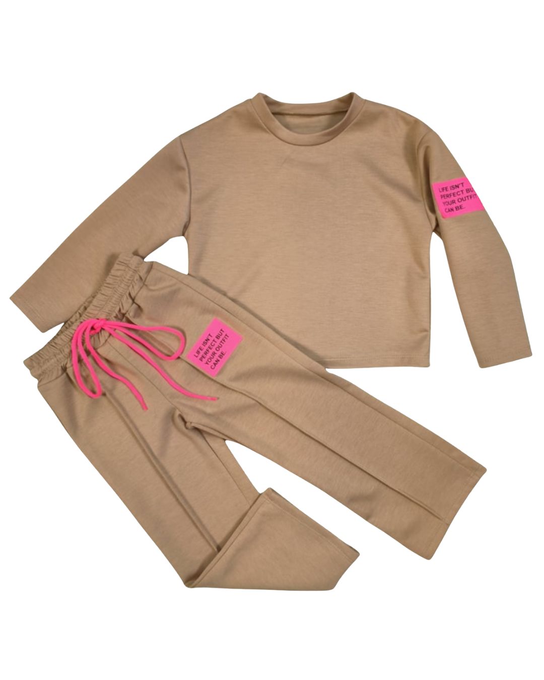 2-delige kinderoutfits roze en beige met applicaties - comfortabele joggingsets met decoratieve roze labels en trekkoord details voorkant
