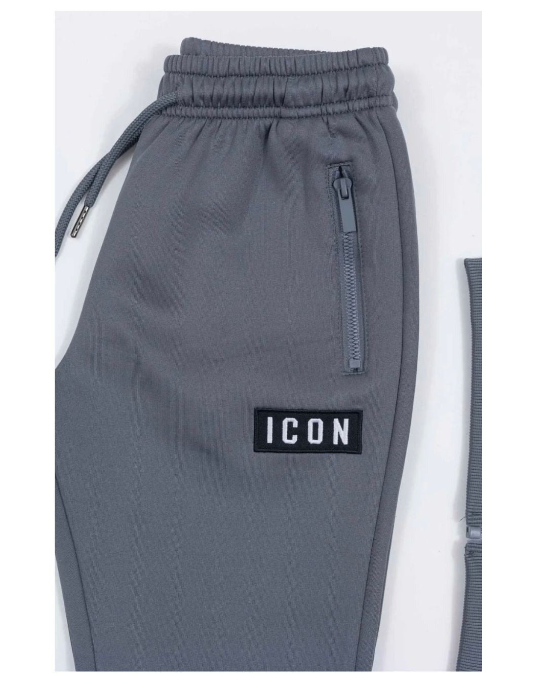 ICON jongens joggingpak grijs – met rits vest en bijpassende tas – maat 4 t/m 14 jaar detail