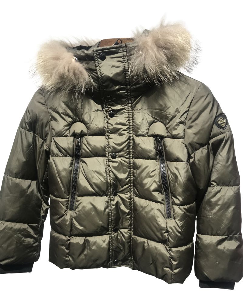 kinderjas met mooie bontkraag - Groen, elegante winterjas met getailleerde pasvorm, dubbele sluiting en warme capuchon. Luxe en comfort voor koude dagen. Voor een perfecte fit front