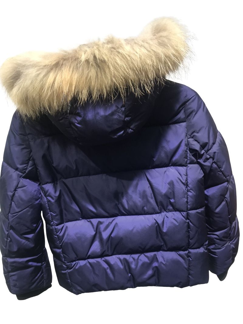 kinderjas met mooie bontkraag - Paars, elegante winterjas met getailleerde pasvorm, dubbele sluiting en warme capuchon. Luxe en comfort voor koude dagen. Voor een perfecte fit back