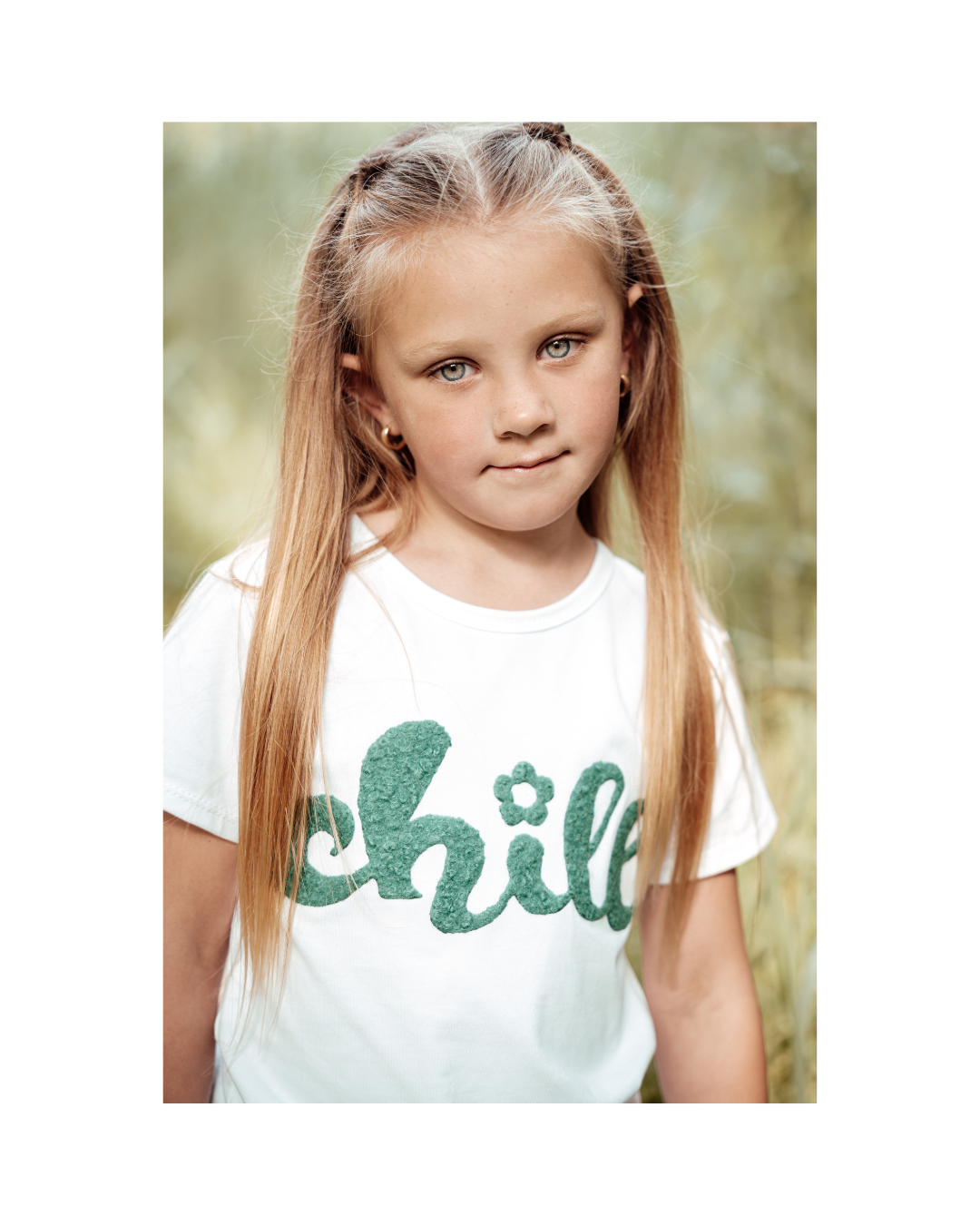 T-Shirt Chill - Zomers Shirt voor Meisjes meisje in natuur