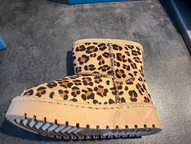 Kids' Winter Boots – Warm and Soft Boots for Children in Leopard Print. Outlet.