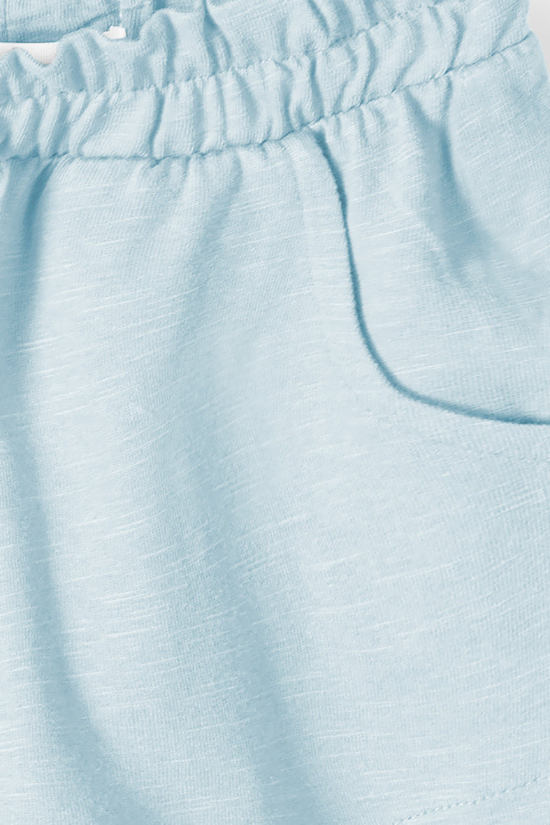 Comfy Short licht blauw - Zomerse korte broek voor meisjes close up