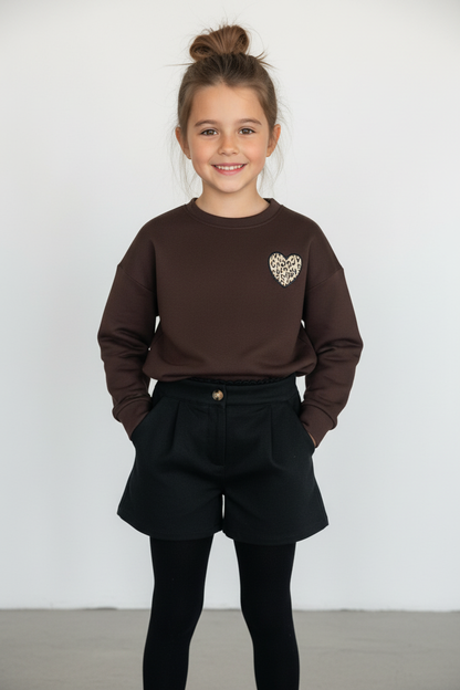 Donker bruine Trui Met Luipaardprint Hart front model