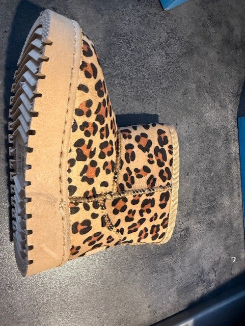 Kids' Winter Boots – Warm and Soft Boots for Children in Leopard Print. Outlet.